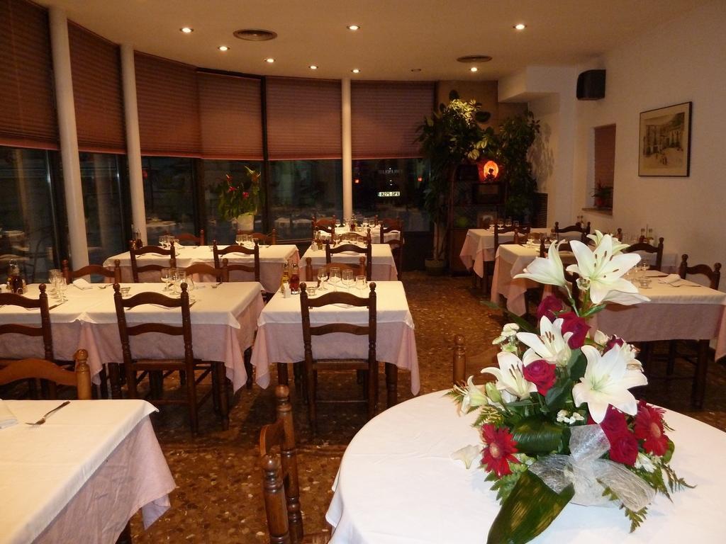 מלון Amer Restaurant Fonda Giralt מראה חיצוני תמונה